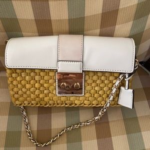 🔥 EUC MKors Gabriella Matted Straw Leather Clutch